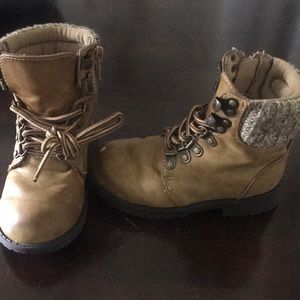 Girls boots